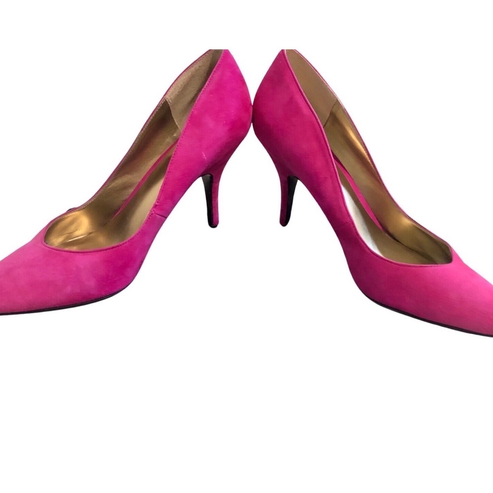 Sexy Suede  Pink Pumps by Guess. Size 8